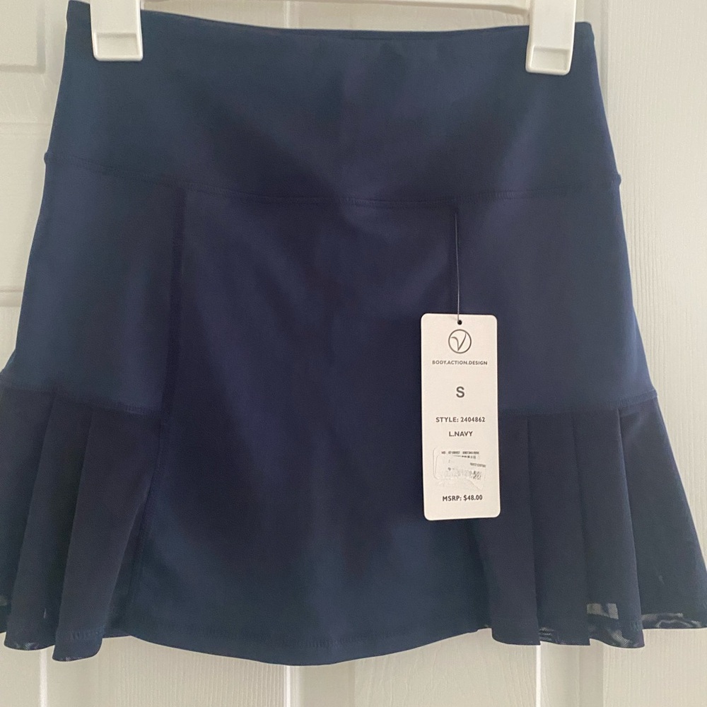 Navy Blue Women's Vogo tennis/pickle ball skirt size small. New with tags.